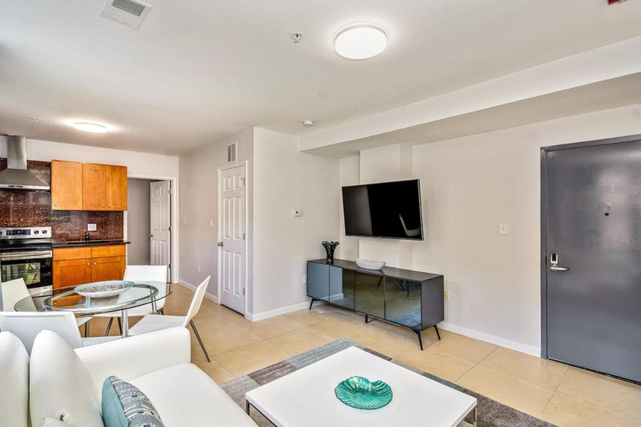 Stylish & Great Location Next To The Convention Center Apartment Philadelphia Exterior photo